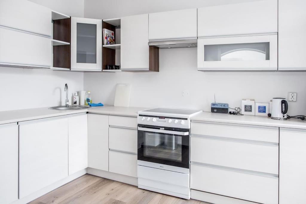 Free Parking Space, 2 Bed Room, Short Walk To Brosundet Ålesund Exterior foto